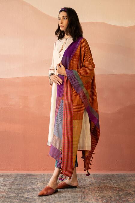 Shop Swatti Kapoor Multi Color Kosey Striped Print Stole Online at Aza Fashions Shop_Swatti Kapoor_Multi Color Kosey Striped Print Stole _Online_at_Aza_Fashions