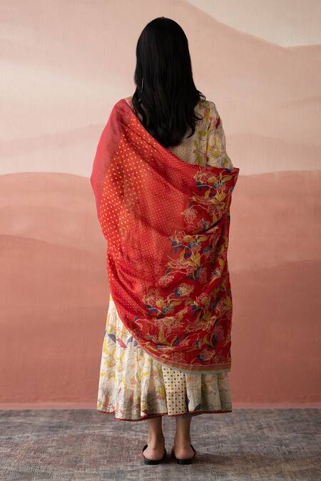 Shop Swatti Kapoor Red Handwoven 40gm Chanderi Block Printed Abu Floral Dupatta at Aza Fashions Shop_Swatti Kapoor_Red Handwoven 40gm Chanderi Block Printed Abu Floral Dupatta _at_Aza_Fashions
