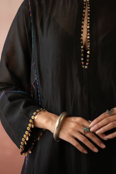 Shop Swatti Kapoor Black Striped Chanderi Solid Round Femi Kurta With Slip Online at Aza Fashions Shop_Swatti Kapoor_Black Striped Chanderi Solid Round Femi Kurta With Slip _Online_at_Aza_Fashions