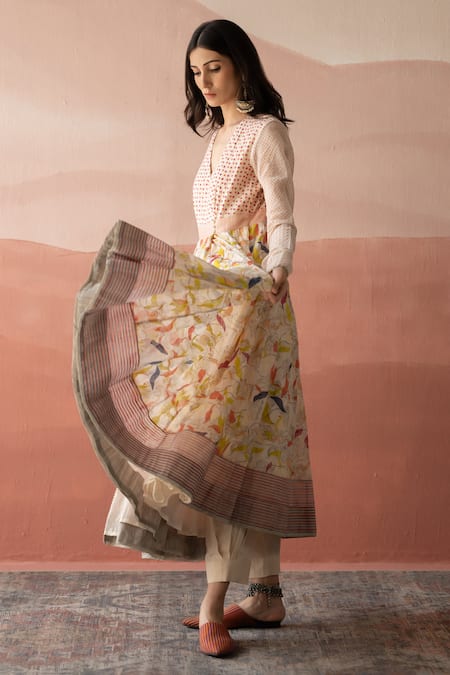 Swatti Kapoor_White Chanderi Beads V-neck Jadan Floral Print Kurta _Online_at_Aza_Fashions