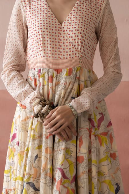 Buy_Swatti Kapoor_White Chanderi Beads V-neck Jadan Floral Print Kurta _Online_at_Aza_Fashions