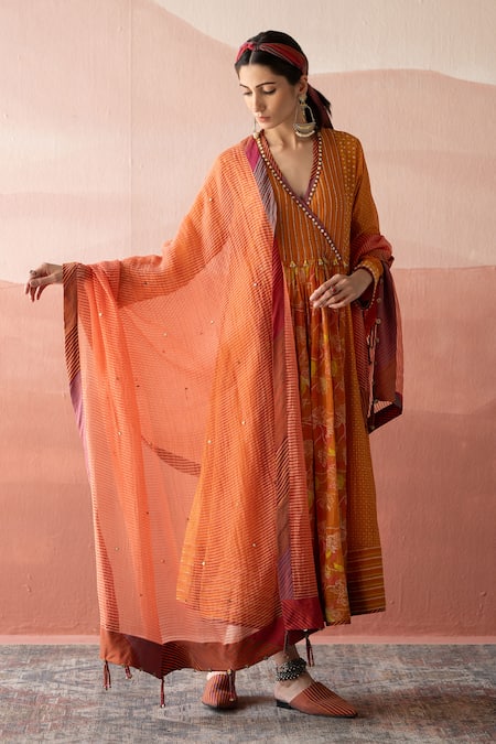 Buy Swatti Kapoor Orange Striped Silk Organza Lapes Dupatta Online at Aza Fashions Buy_Swatti Kapoor_Orange Striped Silk Organza Lapes Dupatta _Online_at_Aza_Fashions