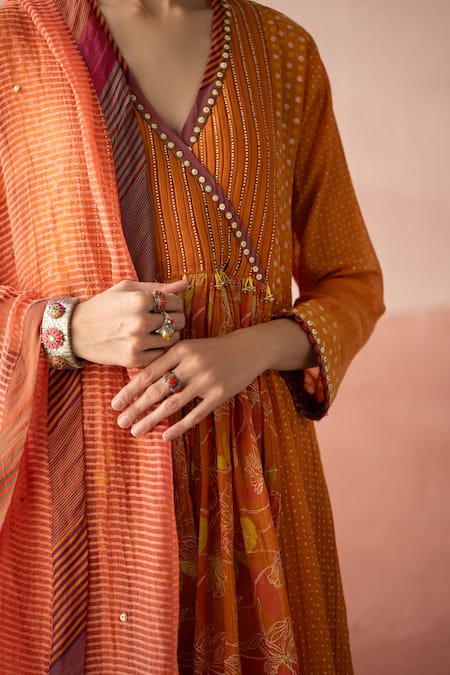 Shop Swatti Kapoor Orange Striped Silk Organza Lapes Dupatta Online at Aza Fashions Shop_Swatti Kapoor_Orange Striped Silk Organza Lapes Dupatta _Online_at_Aza_Fashions