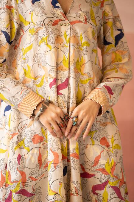 Buy_Swatti Kapoor_White Woven 60gm Chanderi Block Printed Floral V Neck Manal Kurta _Online_at_Aza_Fashions