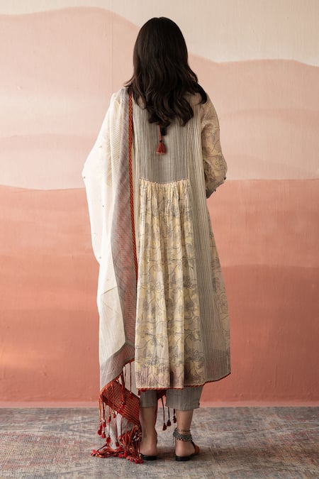 Swatti Kapoor Mariam Stripe Print Dupatta 