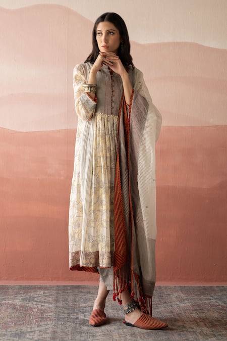Swatti Kapoor_White Wool, Silk, Cotton Tassels Mariam Stripe Print Dupatta _at_Aza_Fashions