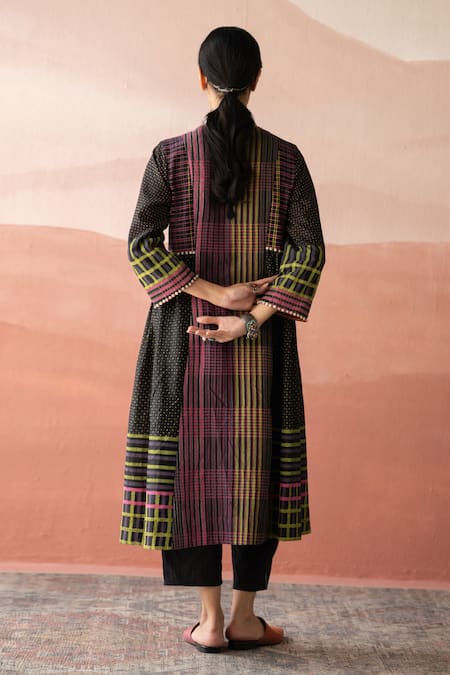 Shop_Swatti Kapoor_Black Chanderi Beads Round Neck Zuberi Checkered Hand Block Print Kurta _at_Aza_Fashions