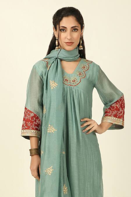 Shop Tashee Blue Chanderi, Cotton Embroidery, Lace V-neck Floral Kurta Pant Set Shop_Tashee_Blue Chanderi, Cotton Embroidery, Lace V-neck Floral Kurta Pant Set