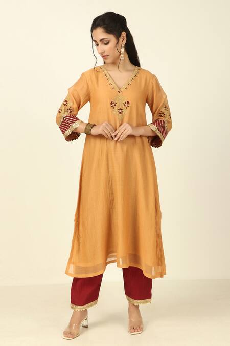 Shop Tashee Beige Chanderi, Cotton Lace, Embroidery V-neck Thread Kurta Pant Set Online at Aza Fashions Shop_Tashee_Beige Chanderi, Cotton Lace, Embroidery V-neck Thread Kurta Pant Set _Online_at_Aza_Fashions