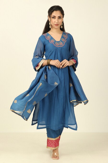 Tashee Blue Chanderi Embroidered Floral V-neck Threadwork Kurta Pant Set 