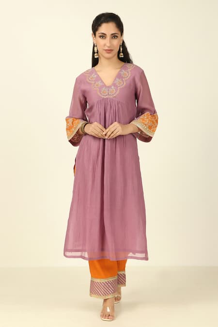 Tashee Threadwork Kurta With Pant 