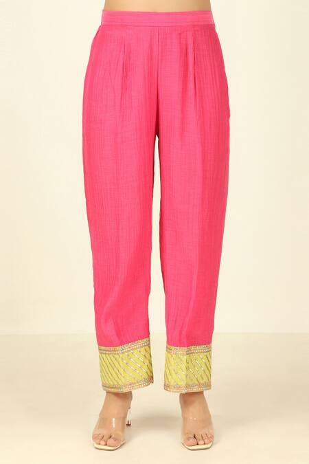 Tashee Green Chanderi, Cotton Embroidery V-neck Floral Threadwork Kurta With Pant Online at Aza Fashions Tashee_Green Chanderi, Cotton Embroidery V-neck Floral Threadwork Kurta With Pant _Online_at_Aza_Fashions