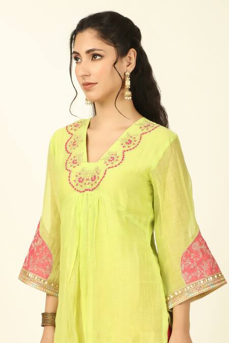 Shop Tashee Green Chanderi, Cotton Embroidery V-neck Floral Threadwork Kurta With Pant Online at Aza Fashions Shop_Tashee_Green Chanderi, Cotton Embroidery V-neck Floral Threadwork Kurta With Pant _Online_at_Aza_Fashions