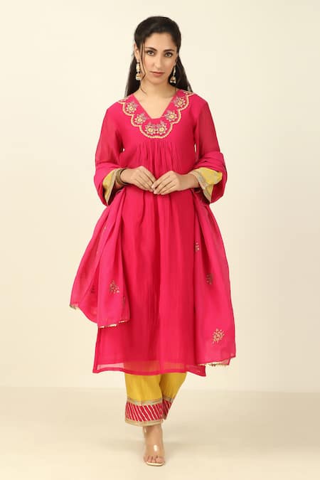 Tashee_Magenta Chanderi, Cotton Embroidery, Applique Collared Kurta With Pant _Online_at_Aza_Fashions