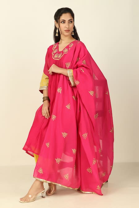 Shop Tashee Magenta Chanderi, Cotton Embroidery Collared Straight Kurta Pant Set Shop_Tashee_Magenta Chanderi, Cotton Embroidery Collared Straight Kurta Pant Set