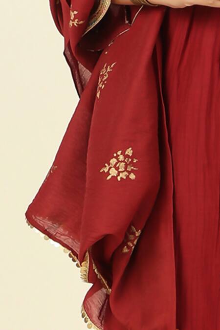 Shop Tashee Maroon Chanderi, Cotton Applique, Embroidery Collared Neck Kurta Pant Set Shop_Tashee_Maroon Chanderi, Cotton Applique, Embroidery Collared Neck Kurta Pant Set