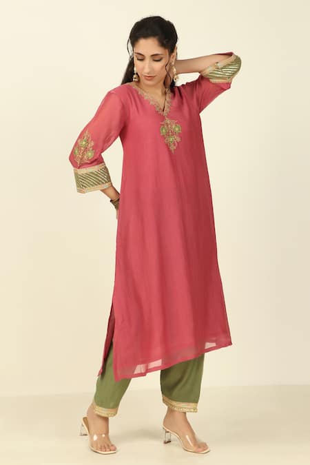 Buy_Tashee_Pink Chanderi, Cotton Embroidery, Gota Patti V-neck Floral Kurta Set 