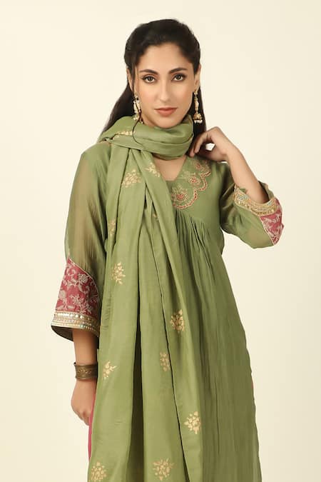 Shop_Tashee_Green Chanderi, Cotton Embroidery, Lace Collared Pleated Front Kurta Pant Set 