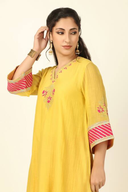 Tashee Yellow Chanderi, Cotton Embroidery V-neck Flower Vine Yoke Kurta With Pant at Aza Fashions Tashee_Yellow Chanderi, Cotton Embroidery V-neck Flower Vine Yoke Kurta With Pant _at_Aza_Fashions
