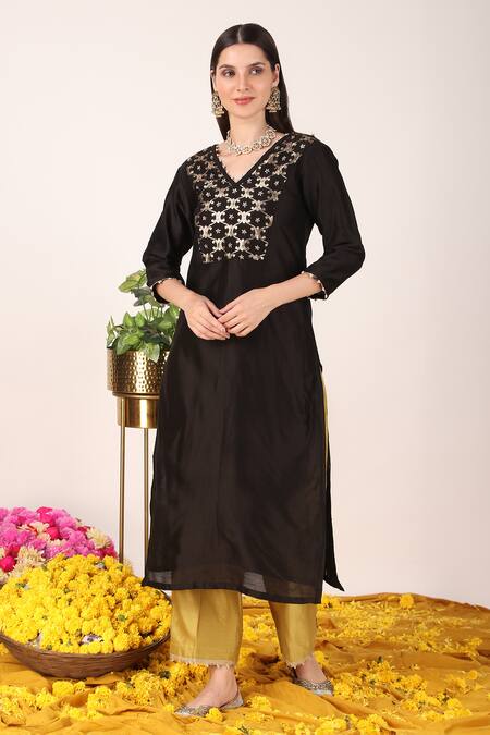 Buy_Tashee_Black Chanderi, Organza Embroidery, Lace Zari Blossom Yoke Kurta Pant Set _Online_at_Aza_Fashions