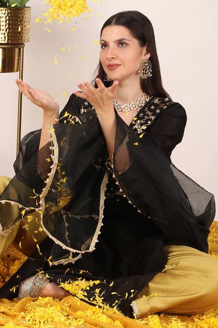 Buy_Tashee_Black Chanderi, Organza Embroidery, Lace Zari Blossom Yoke Kurta Pant Set 