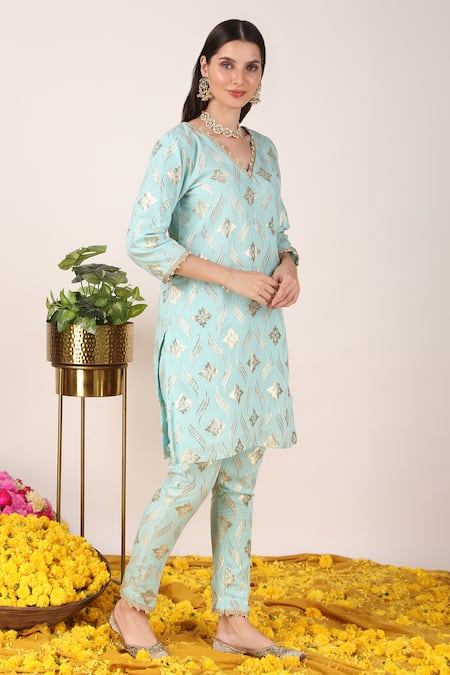 Buy_Tashee_Blue Chanderi, Organza Pearls, Lace V-neck Zari Fleur Weaved Kurta Pant Set 