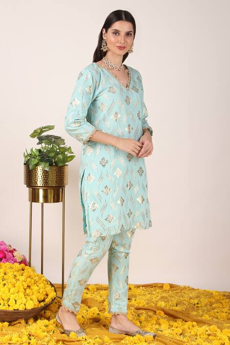 Tashee_Blue Organza, Chanderi Zari, Pearls V-neck Fleur Weaved Kurta With Pant _at_Aza_Fashions