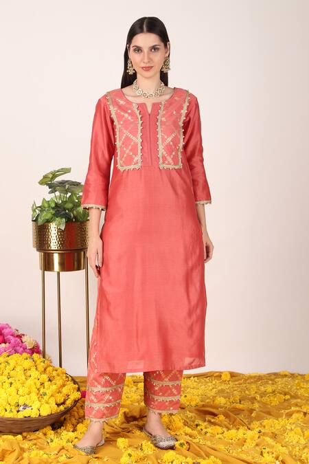 Shop_Tashee_Orange Organza, Chanderi Pearls, Zari Round Bloom Jaal Applique Yoke Kurta Set 