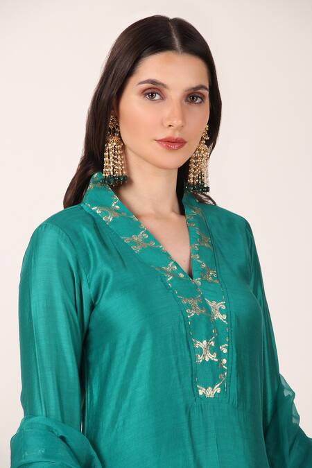 Tashee_Green Organza, Chanderi Zari, Sequins, Weaved Bloom Neckline Anarkali Set _Online_at_Aza_Fashions