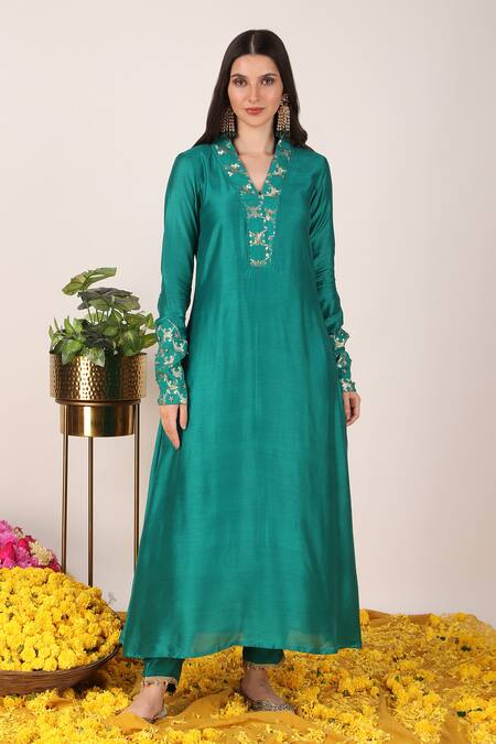 Buy_Tashee_Green Organza, Chanderi Zari, Sequins, Weaved Bloom Neckline Anarkali Set _Online_at_Aza_Fashions