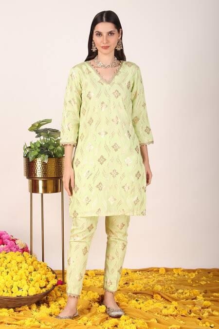 Buy_Tashee_Green Organza, Chanderi Embroidery, Zari, Lace Gardenia Pattern Kurta Pant Set _Online_at_Aza_Fashions