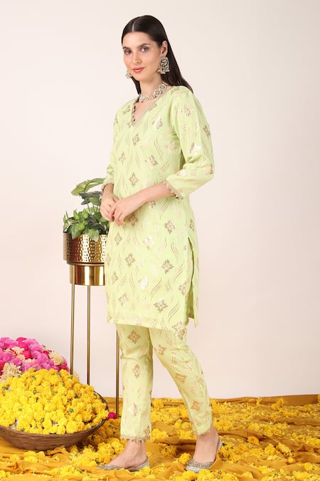 Shop_Tashee_Green Organza, Chanderi Embroidery, Zari, Lace Gardenia Pattern Kurta Pant Set _Online_at_Aza_Fashions