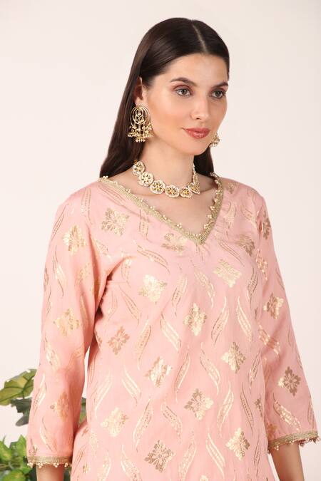 Buy_Tashee_Peach Organza, Chanderi Zari, Lace V-neck Phool Pattern Kurta Pant Set 