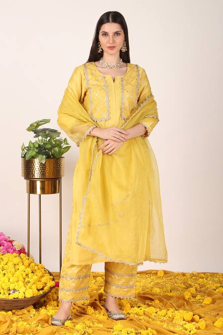 Shop_Tashee_Yellow Organza, Chanderi Zari Round Florin Jaal Applique Yoke Kurta With Pant 