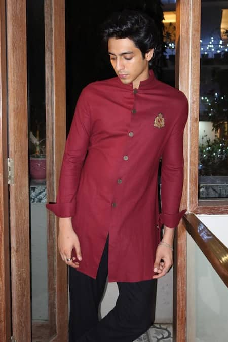 S&N by Shantnu Nikhil Crest Embroidered Short Kurta 