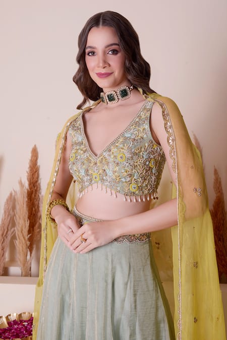 Surabhi Arya_Green Organza, Tissue Pearls, Placed Zardozi Floral Embroidered Lehenga Set _at_Aza_Fashions