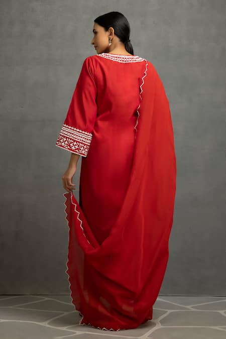 Shop Kahani Lush Red Chanderi , Cotton, Embroidery, Mirrors Split Kurta Set With Dupatta at Aza Fashions Shop_Kahani Lush_Red Chanderi , Cotton, Embroidery, Mirrors Split Kurta Set With Dupatta _at_Aza_Fashions