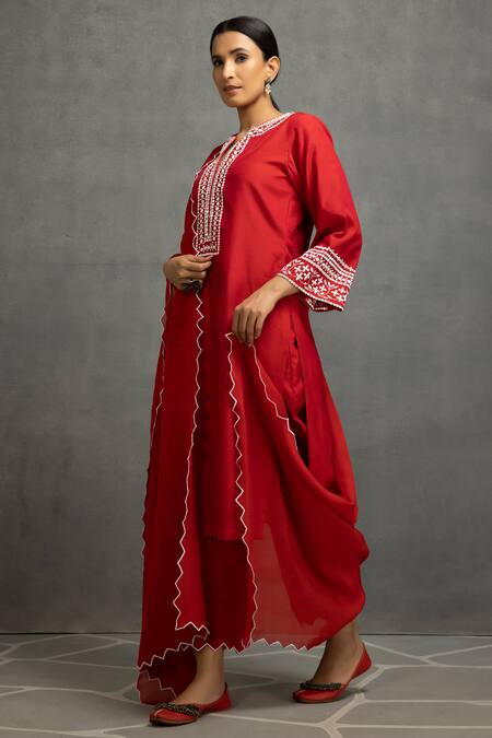 Kahani Lush Red Chanderi , Cotton, Embroidery, Mirrors Split Kurta Set With Dupatta at Aza Fashions Kahani Lush_Red Chanderi , Cotton, Embroidery, Mirrors Split Kurta Set With Dupatta _at_Aza_Fashions