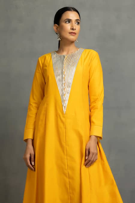 Kahani Lush_Yellow Chanderi Silk Lace Round Neck Embellished Yoke Dress _Online_at_Aza_Fashions
