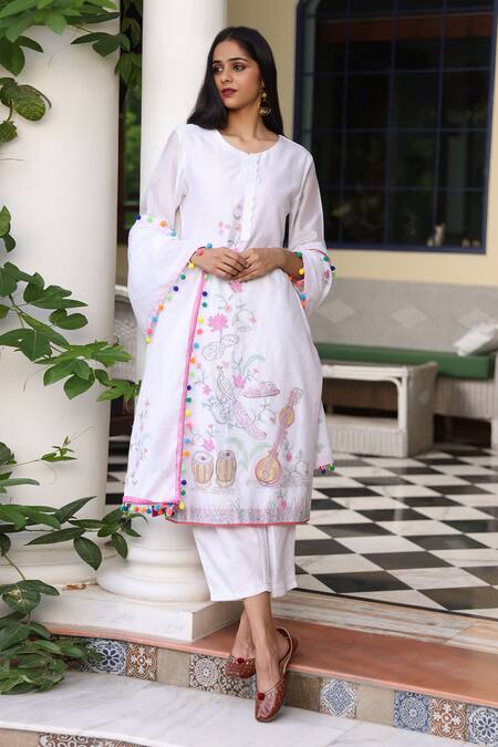Buy_Kahani Lush_White Chanderi Silk Pom-poms Round Botanic Instrumental Embroidered Kurta Set _Online_at_Aza_Fashions