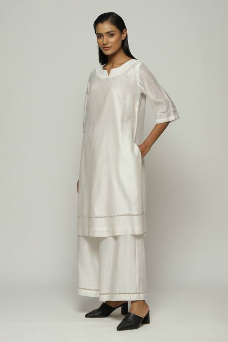 Abraham And Thakore_Ivory Chanderi Embroidery Split V-neck French Knot Kurta_Online_at_Aza_Fashions