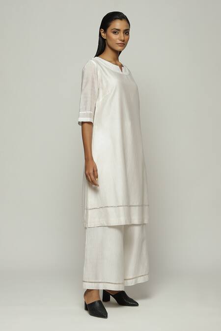 Buy_Abraham And Thakore_Ivory Chanderi Embroidery Split V-neck French Knot Kurta_Online_at_Aza_Fashions