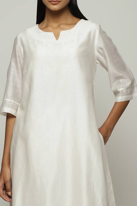 Shop_Abraham And Thakore_Ivory Chanderi Embroidery Split V-neck French Knot Kurta_Online_at_Aza_Fashions