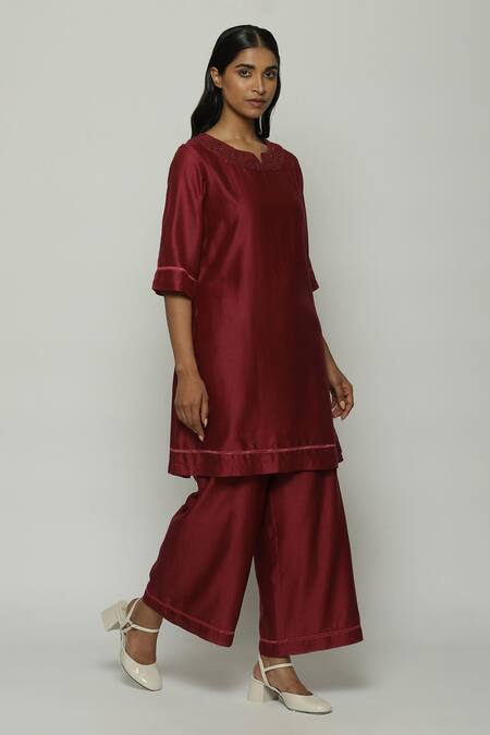 Buy_Abraham And Thakore_Wine Chanderi Embroidery Split V-neck Kurta_Online_at_Aza_Fashions