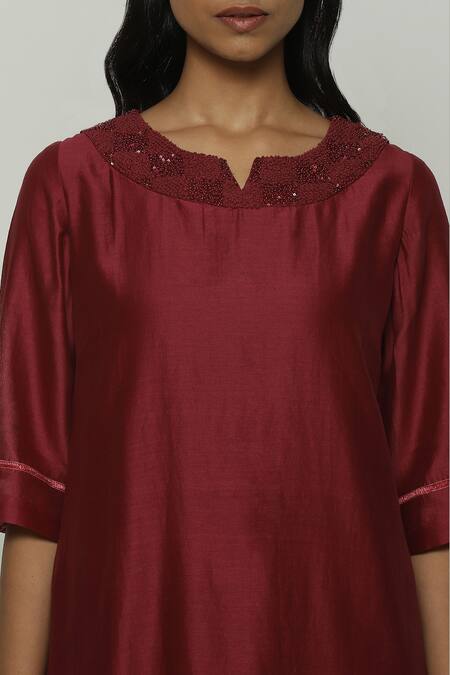 Shop_Abraham And Thakore_Wine Chanderi Embroidery Split V-neck Kurta_Online_at_Aza_Fashions