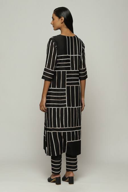 Shop Abraham And Thakore Black Chanderi Lace Split V-neck Tonal Trimmed Kurta at Aza Fashions Shop_Abraham And Thakore_Black Chanderi Lace Split V-neck Tonal Trimmed Kurta_at_Aza_Fashions