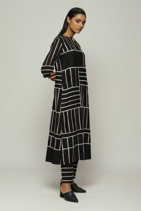 Buy Abraham And Thakore Black Chanderi Lace Split V-neck Tonal Trimmed Kurta Online at Aza Fashions Buy_Abraham And Thakore_Black Chanderi Lace Split V-neck Tonal Trimmed Kurta_Online_at_Aza_Fashions