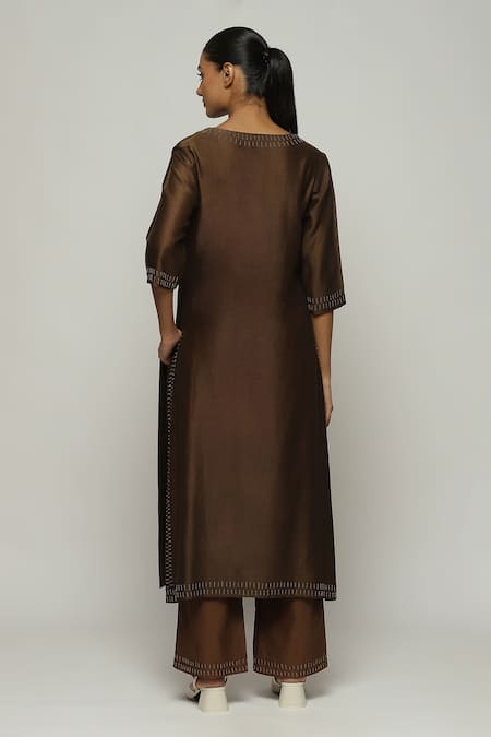 Shop Abraham And Thakore Brown Chanderi Beads Split V-neck Embroidered Kurta at Aza Fashions Shop_Abraham And Thakore_Brown Chanderi Beads Split V-neck Embroidered Kurta_at_Aza_Fashions