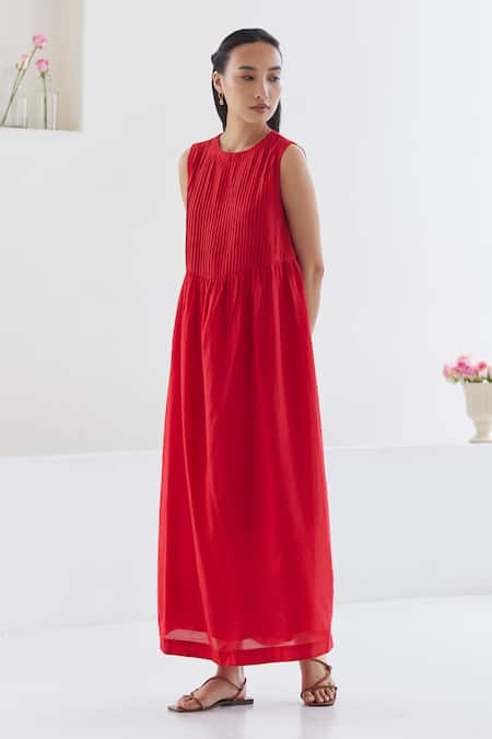 Buy Surmaye Red Cotton, Silk Round Neck Handwoven Pleated Midi Dress Online at Aza Fashions Buy_Surmaye_Red Cotton, Silk Round Neck Handwoven Pleated Midi Dress _Online_at_Aza_Fashions
