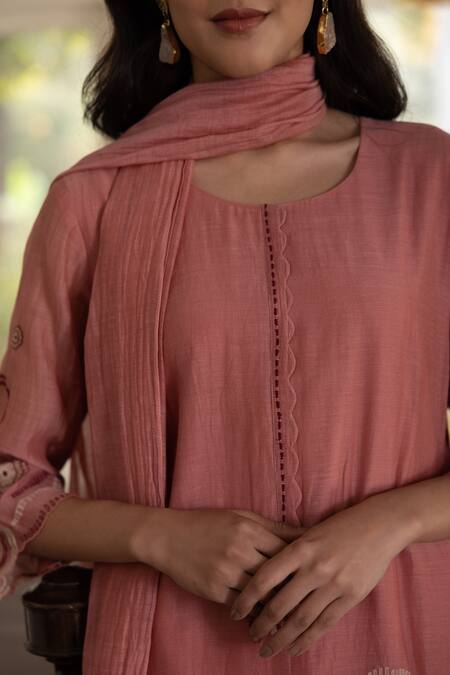 Shop Vaayu Coral Muslin, Cotton Embroidery, Cut Work Round Neck Thread Kurta Set Online at Aza Fashions Shop_Vaayu_Coral Muslin, Cotton Embroidery, Cut Work Round Neck Thread Kurta Set _Online_at_Aza_Fashions
